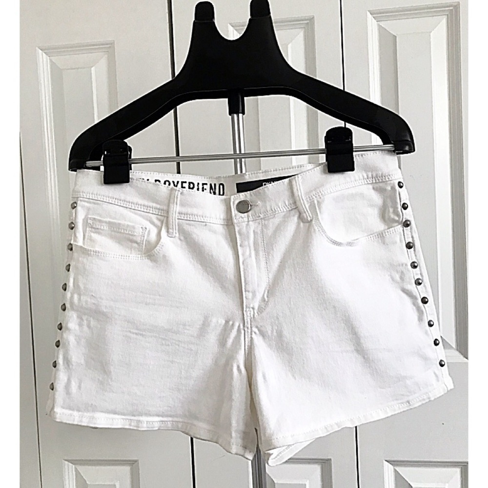DKNY City Boyfriend White Studded Jean Shorts – Size 10